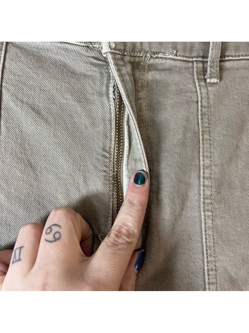 American Eagle Outfitters Wide Leg Jeans in Khaki - Picture 5 of 14